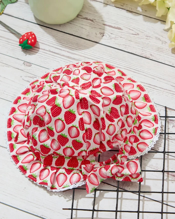 Strawberry-print girls’ wide-brim hat with chin tie