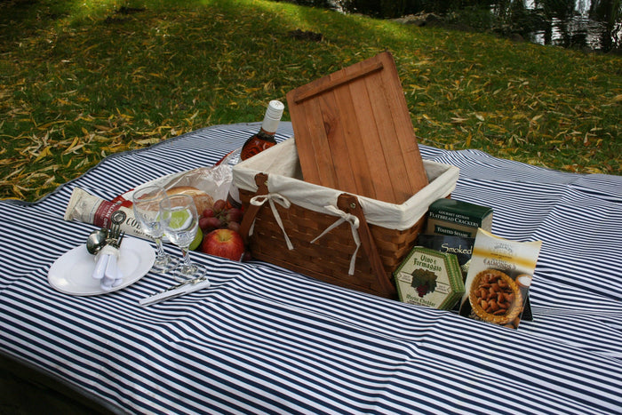 Stained Woodchip Picnic Basket w/Cotton Liner