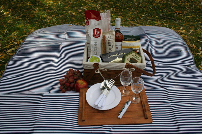 Stained Woodchip Picnic Basket w/Cotton Liner